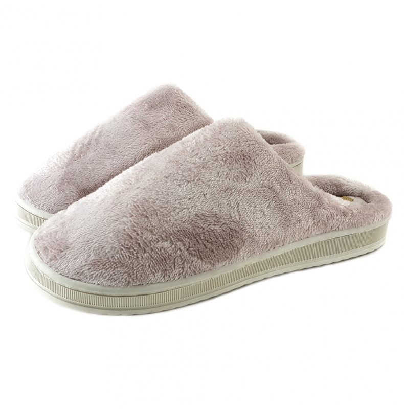 SOFT AND WARM BEIGE SLIPPERS